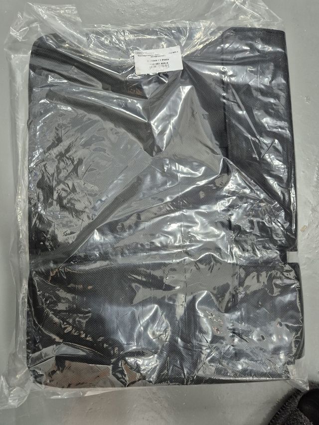 Protector respaldo coche 4 compartimentos. Audi.