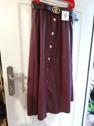 Falda polipiel burdeos
