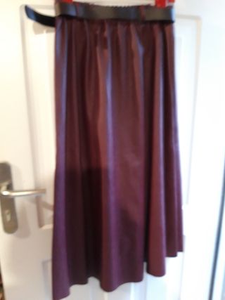 Falda polipiel burdeos