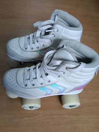 Patines de niña en color blanco con diseño