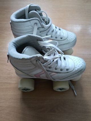 Patines de niña en color blanco con diseño
