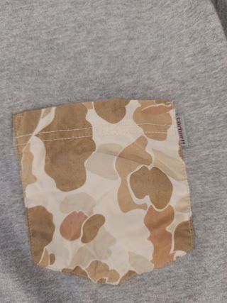 Camiseta Carhartt gris y beige