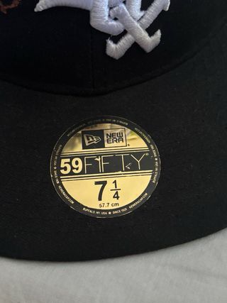 Gorra New Era Negra con Cherub