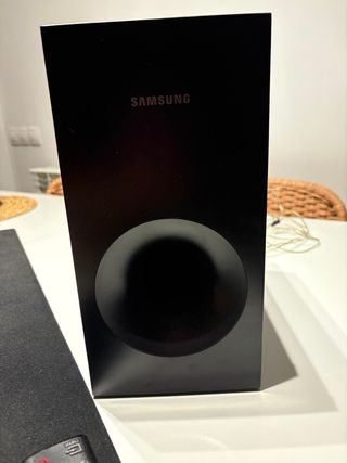 Barra de sonido Samsung con subwoofer y mando