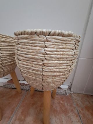 2 Maceteros Mimbre con Patas Madera