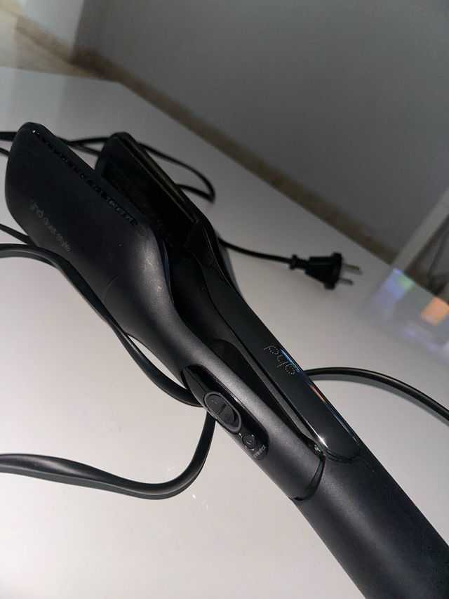 Plancha de pelo ghd negra