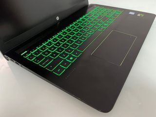 HP i7 16GB RAM SSD Negro/Verde