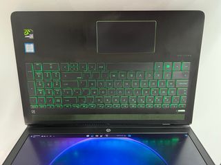 HP i7 16GB RAM SSD Negro/Verde