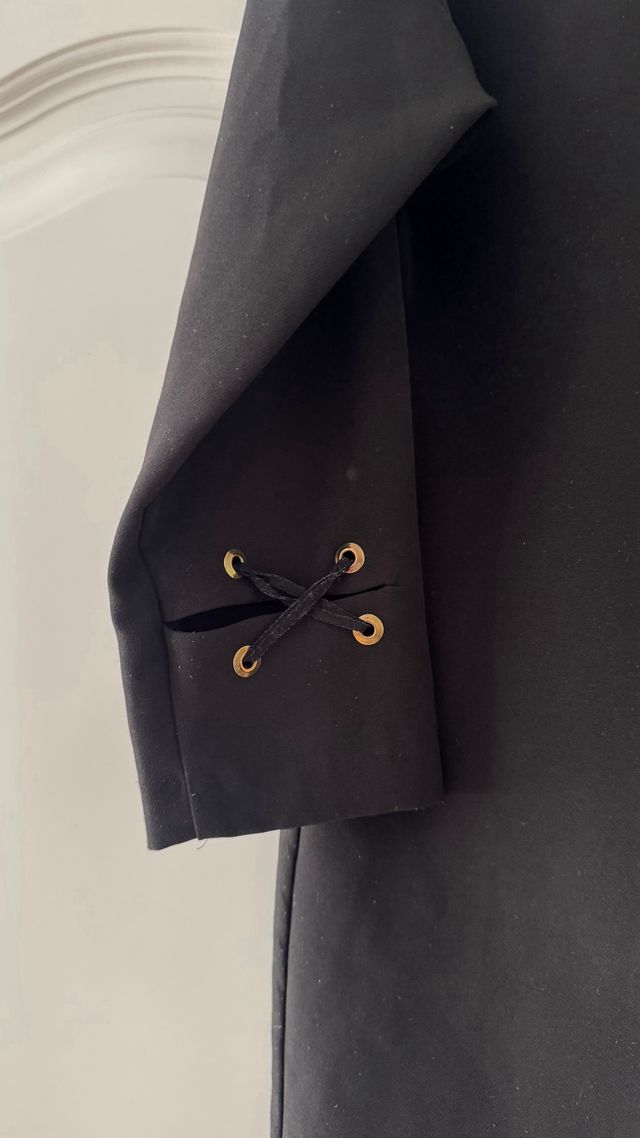 Vestido Zara negro con tachuelas