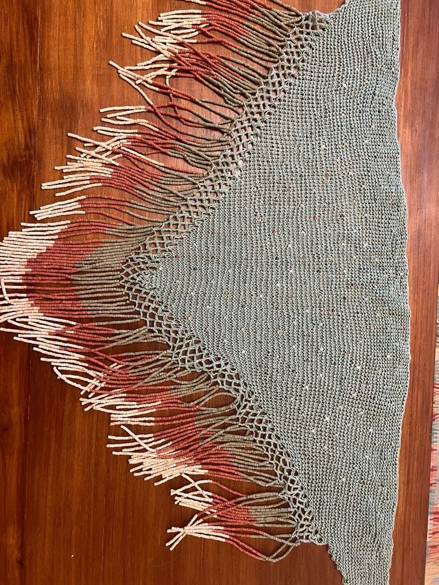 Chal tejido con pedrería