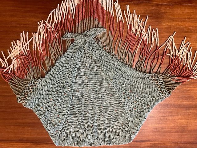 Chal tejido con pedrería