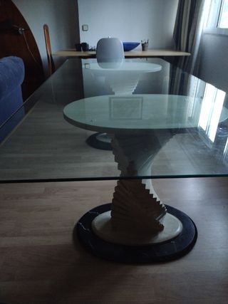 URGE Mesa cristal con 2 peanas mármol
 EN BARAJAS