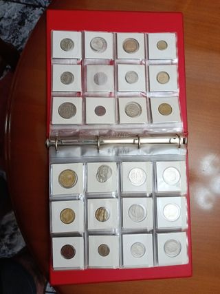 Álbum de monedas con monedas