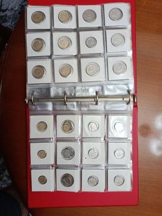 Álbum de monedas con monedas