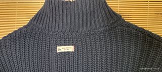 Jersey Quiksilver azul cuello alto botones