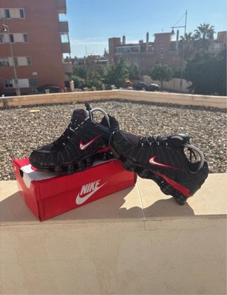 Nike Shox R4 Talla 42.5 Negras Rojas