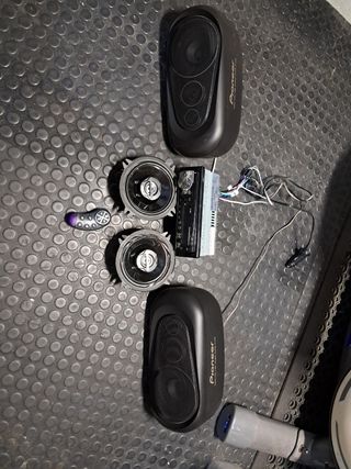 Altavoces JVC y Pioneer