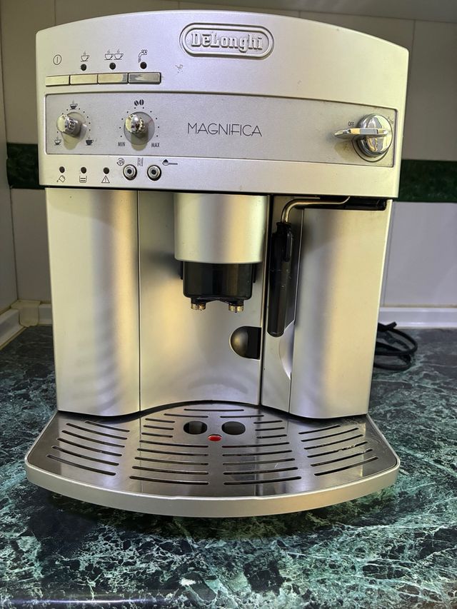 Cafetera DeLonghi Magnifica Automática