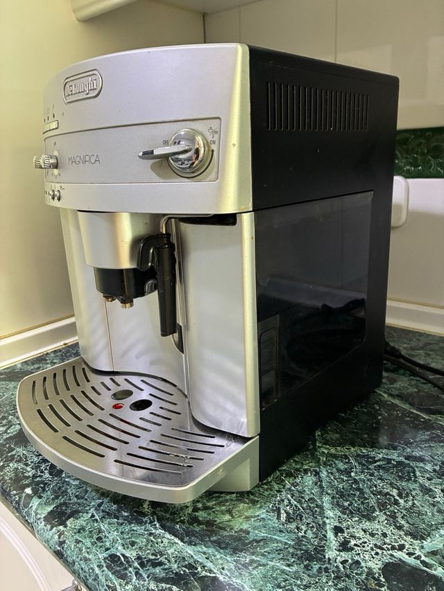 Cafetera DeLonghi Magnifica Automática