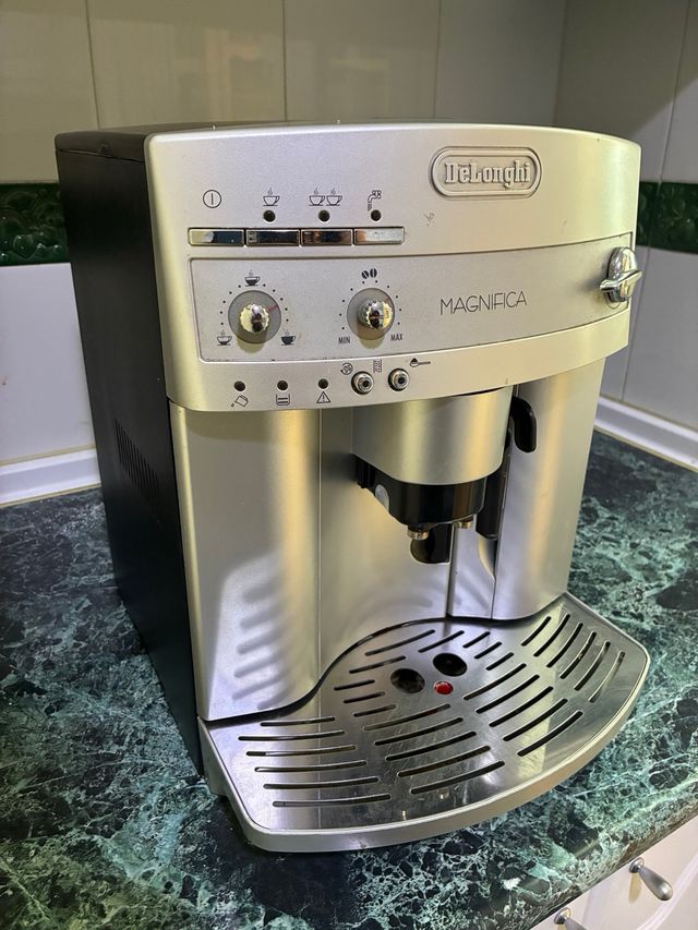 Cafetera DeLonghi Magnifica Automática