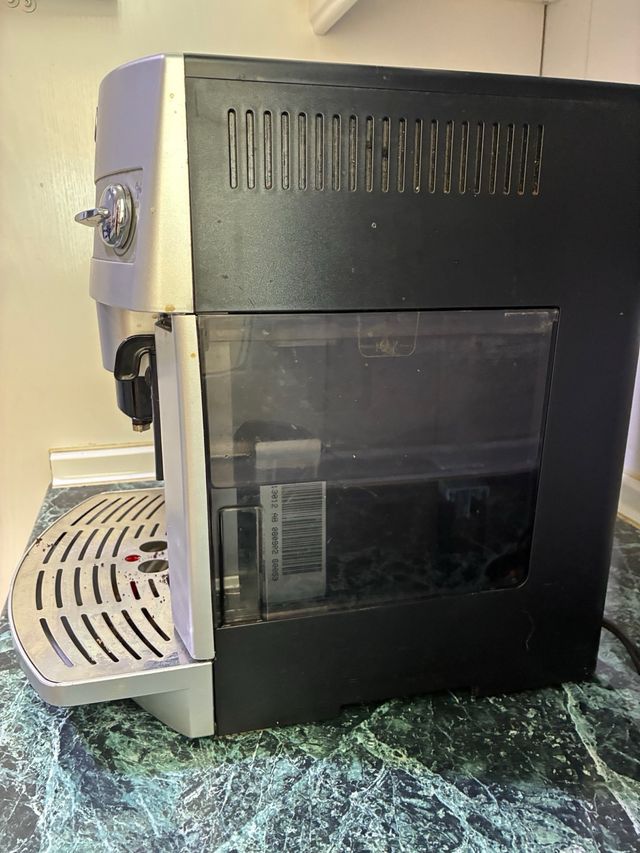 Cafetera DeLonghi Magnifica Automática