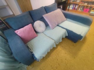 Sofá chaise longue azul con canapé