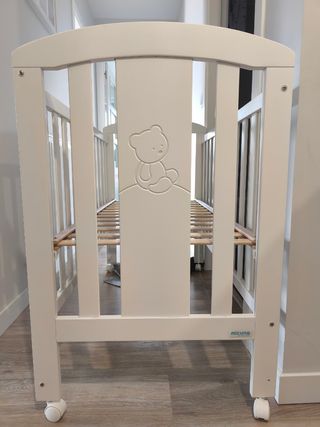 Cuna de bebé blanca marca "micuna"