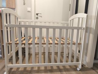 Cuna de bebé blanca marca "micuna"