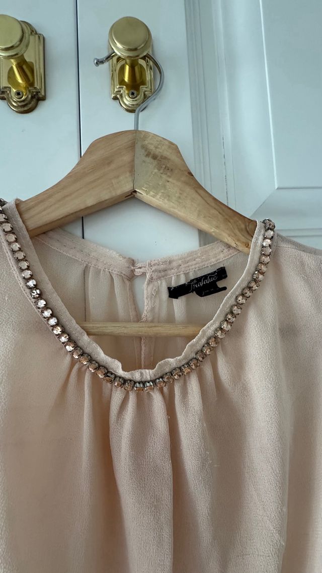 Top Zara pedrería beige sin mangas