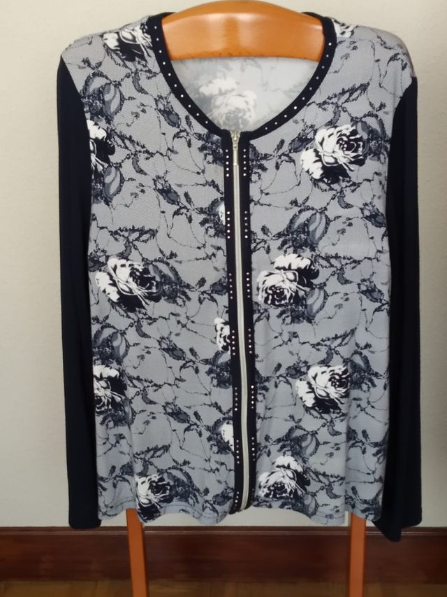 Cárdigan con cremallera y estampado floral