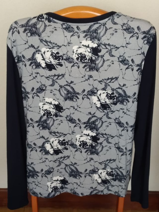 Cárdigan con cremallera y estampado floral