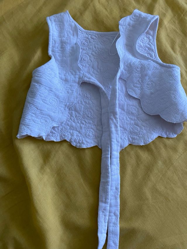 Top blanco con lazos