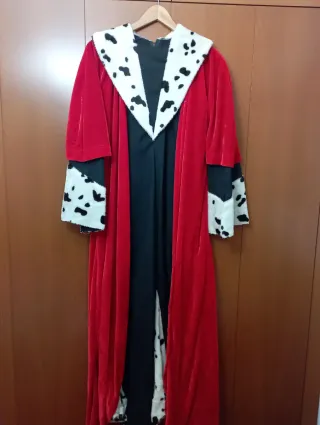 Disfraz .Traje de Cruella De Vil ( 101 dálmata)