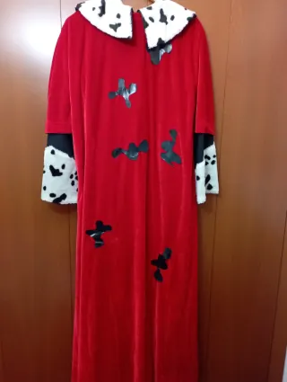 Disfraz .Traje de Cruella De Vil ( 101 dálmata)