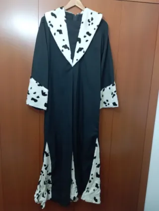 Disfraz .Traje de Cruella De Vil ( 101 dálmata)