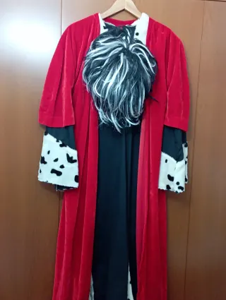 Disfraz .Traje de Cruella De Vil ( 101 dálmata)