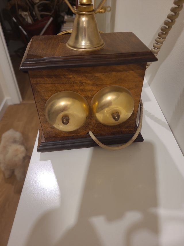 Teléfono antiguo madera y latón