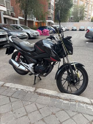 Honda CB125F Negra