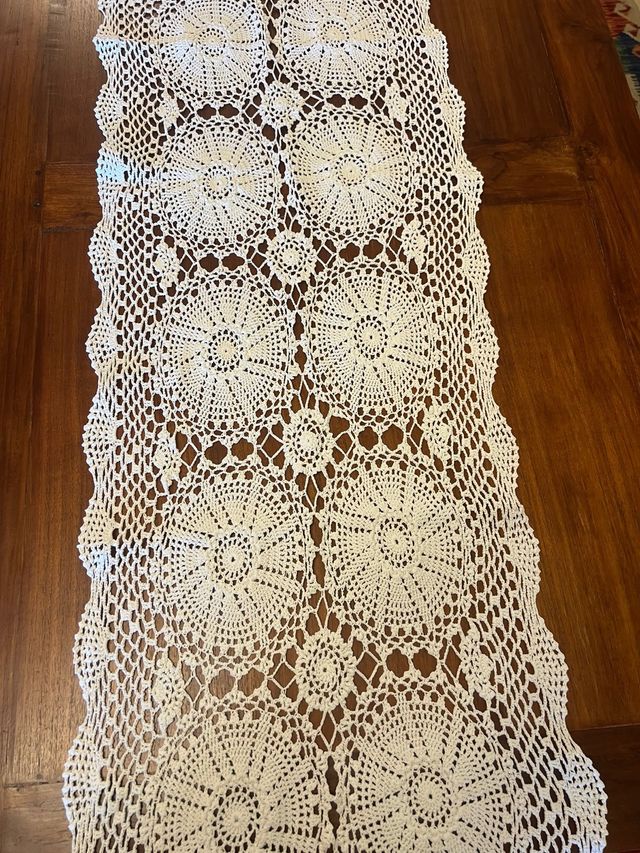 Camino de mesa ganchillo  blanco