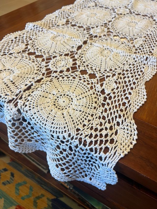 Camino de mesa ganchillo  blanco