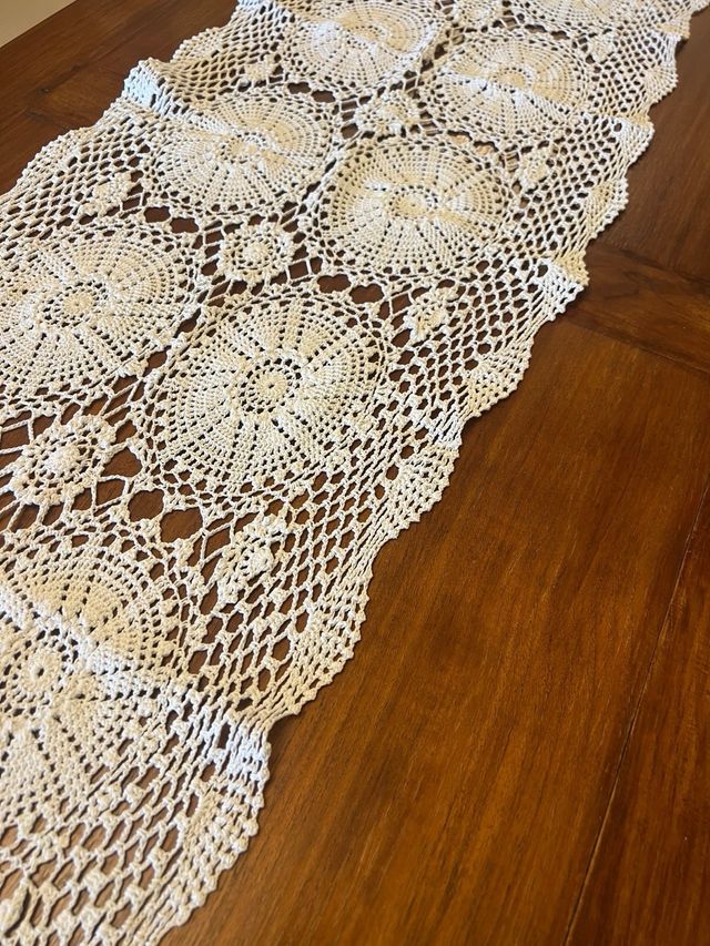Camino de mesa ganchillo  blanco