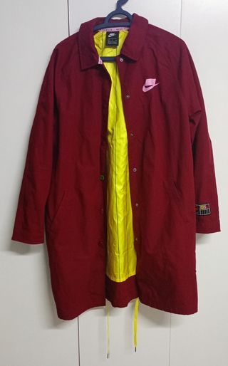 Parka Nike Deportiva Roja y Amarilla