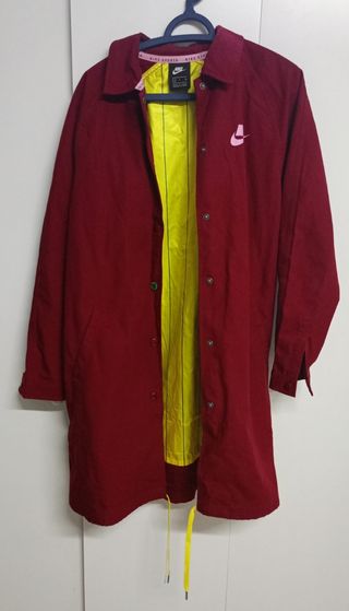 Parka Nike Deportiva Roja y Amarilla