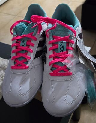 Zapatillas Adidas Blancas y Rosas