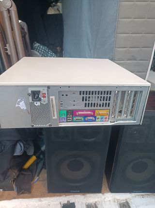 Ordenador Sobremesa IBM NetVista Beige