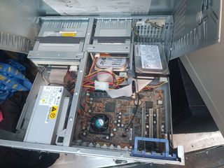 Ordenador Sobremesa IBM NetVista Beige