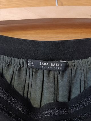 Falda Zara plisada verde botella