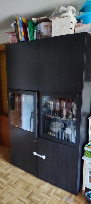 Vitrina Besta IKEA Negra y Transparente
