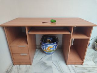 Escritorio de madera 