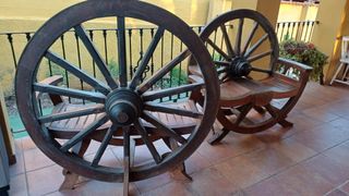 Carrello con ruote per panche da giardino in legno